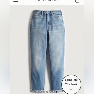 Hollister Women's Curvy ultra high rise Mom Jean - Light Blue